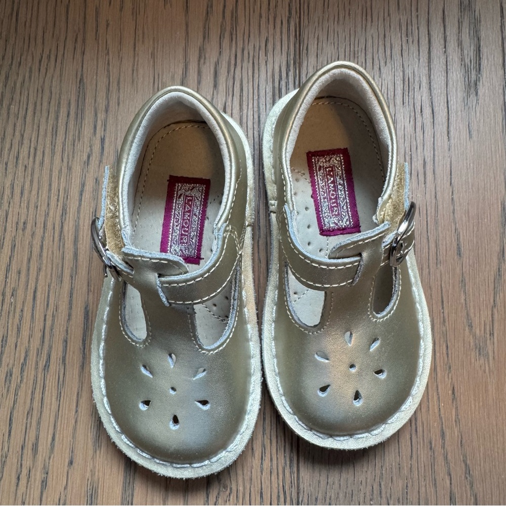 L'Amour Gold Girls Dress Shoes Sz 6